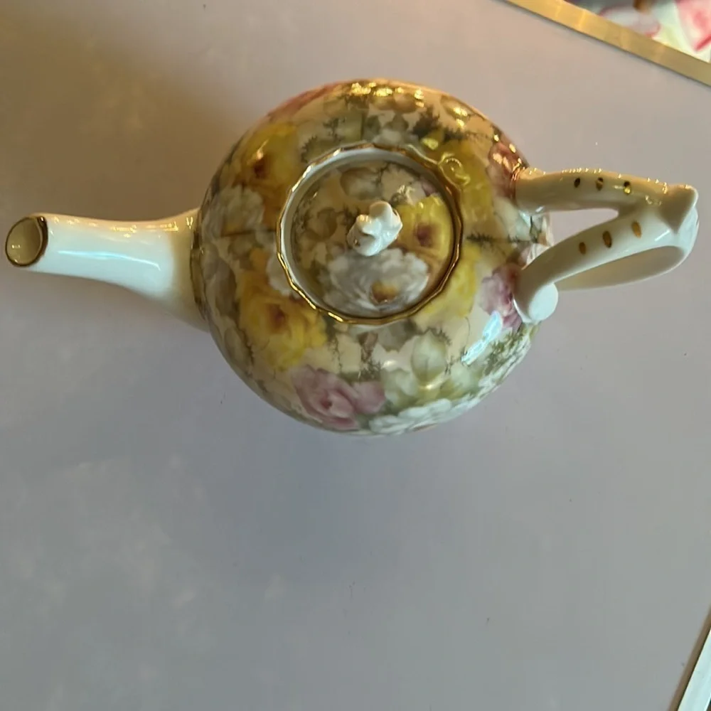 Gold trimmed Porcelain Floral Graces tea pot.
Vintage before 2000. New. - Picture 2 of 5